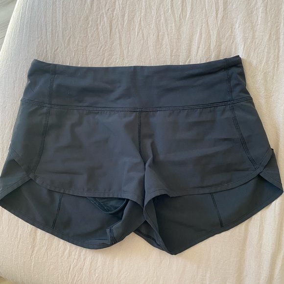 LuluLemon Speed Up Shorts - Picture 1 of 3